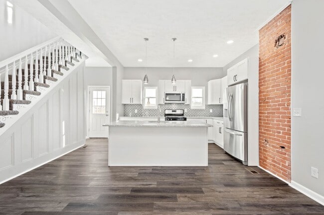 Building Photo - Stunning 4 bedroom home in Pittsburgh avai...