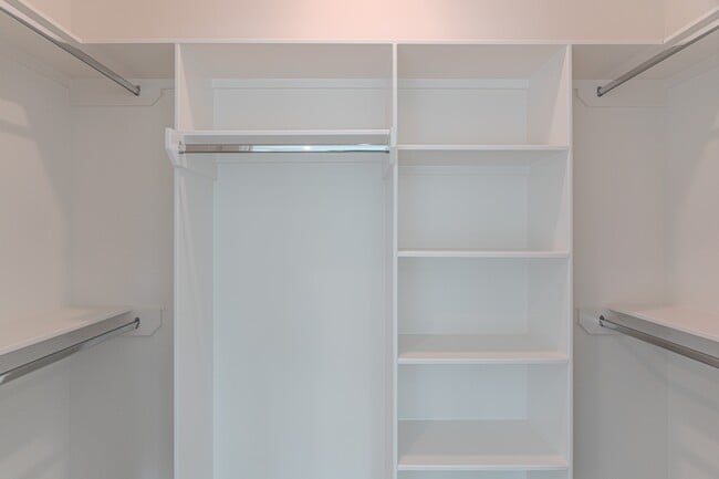 Building Photo - 7707 Inwood Grv Ln