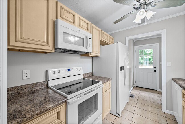 Building Photo - 541 Donna Dr