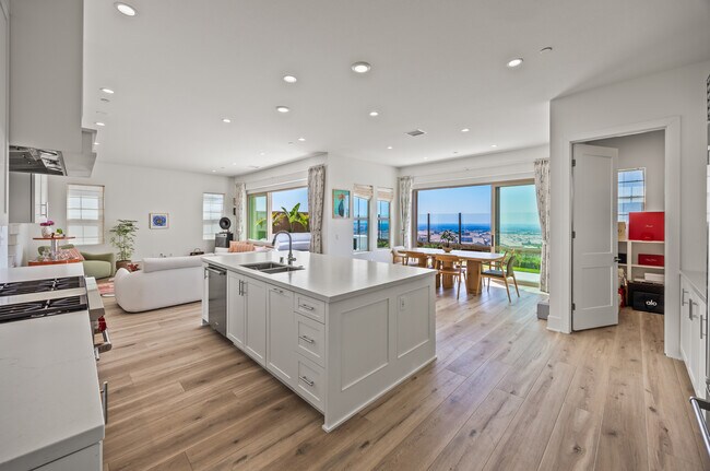 Building Photo - 135 Oakstone