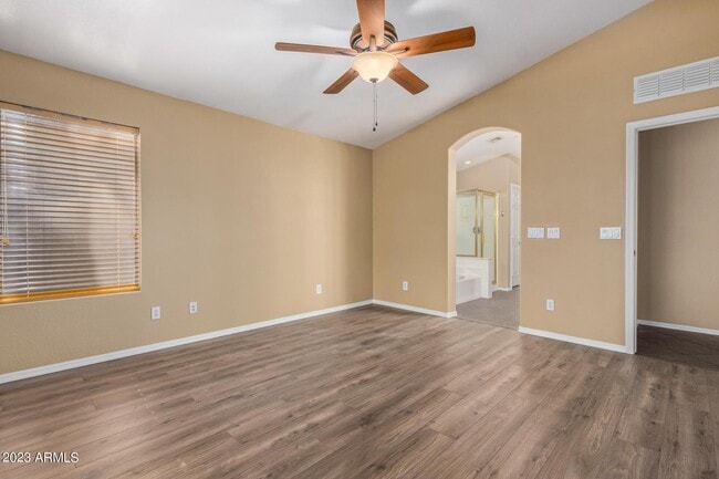 Building Photo - 295 W Goldfinch Way