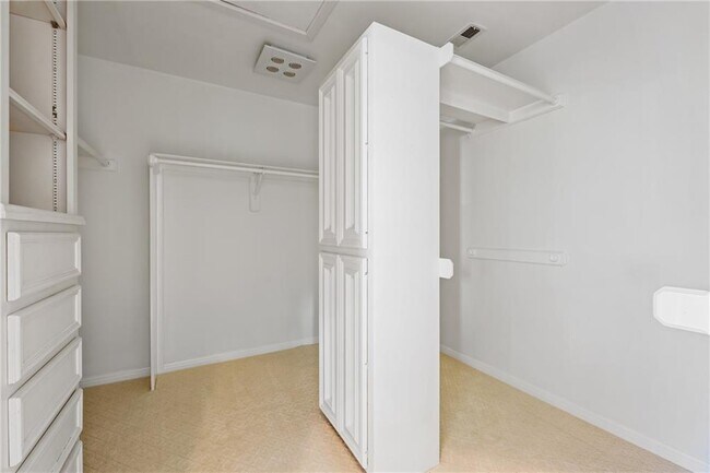 Building Photo - 16018 Fontaine Ave