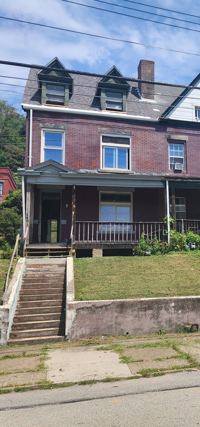 Primary Photo - 440 Airbrake Ave