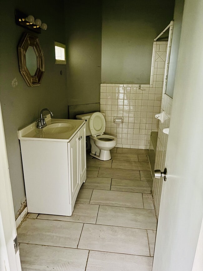 Building Photo - 645 Dawson Rd