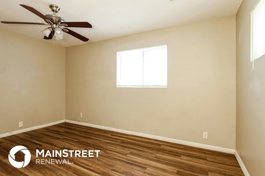 Building Photo - 2325 W Pinchot Ave