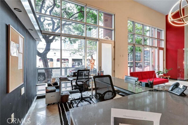 Building Photo - 350 W Ash St