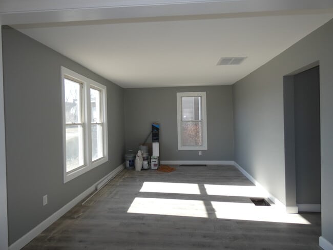 Building Photo - 391 E Marsile St