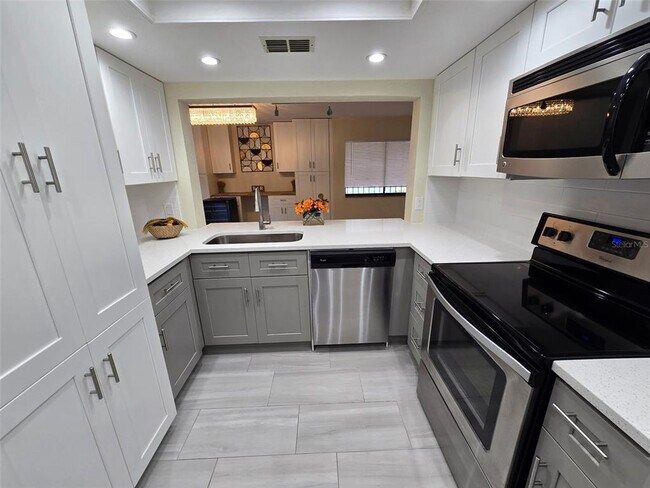 Building Photo - 2718 Orchid Oaks Dr