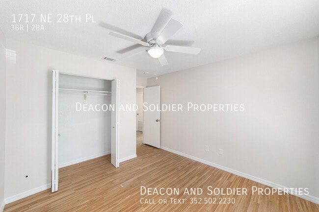 Building Photo - 1717 NE 28th Pl