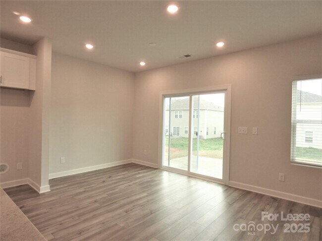 Building Photo - 1057 Red Apple St