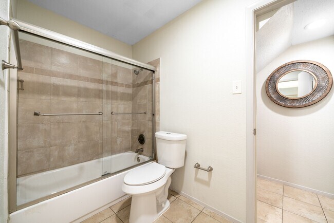 Building Photo - 7847 Green Lawn Dr