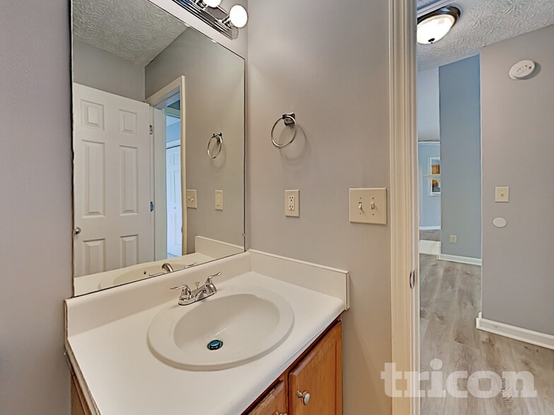 Building Photo - 5301 Brookshire Ct