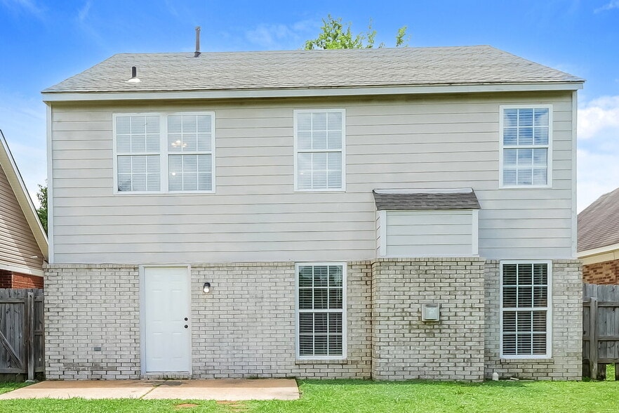Building Photo - 7335 Red Maple Dr