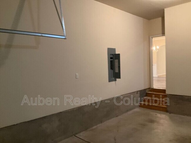 Building Photo - 204 Ashmore Ln