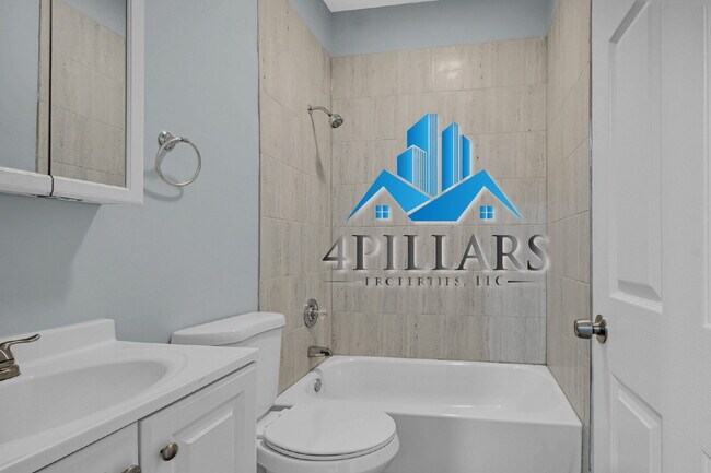 Building Photo - "Charming 2-Bedroom Haven in East Chicago - Spacious 750 Sq Ft Gem!"