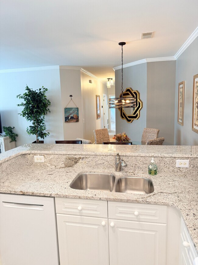 Building Photo - 1371 Hopton Cir