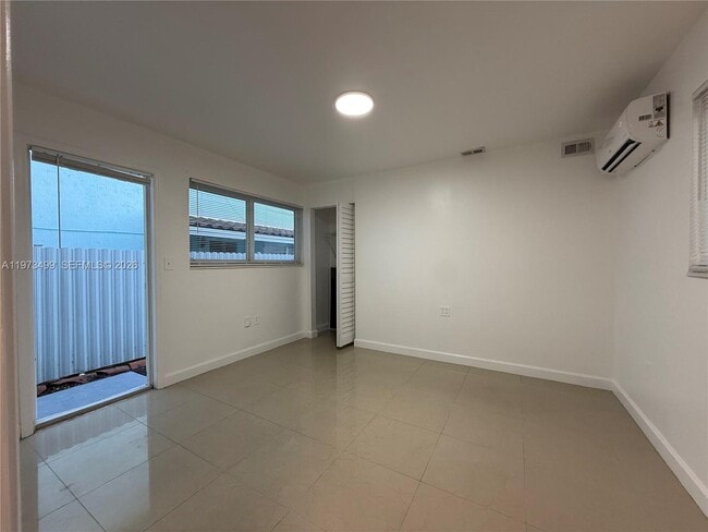 Building Photo - 1122 NW 32nd Ct