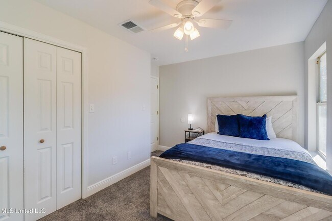 Building Photo - 229 Milray Ln