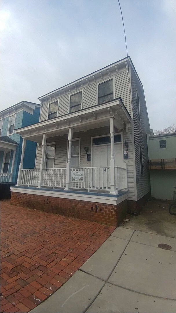 Building Photo - 708 DINWID