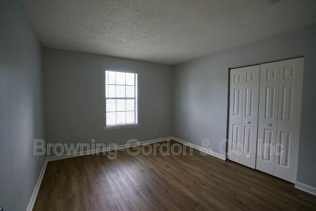 Building Photo - 3332 Oak Trees Ct