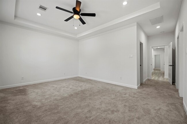 Building Photo - 1071 St Clair St