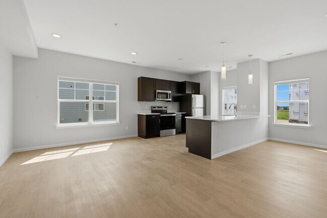 Building Photo - 142 Russ Dr SW