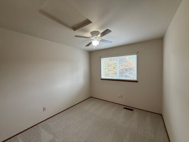 Building Photo - Beautiful 4 bed 2.5 bath Edmonds, WA. $3850/mo.