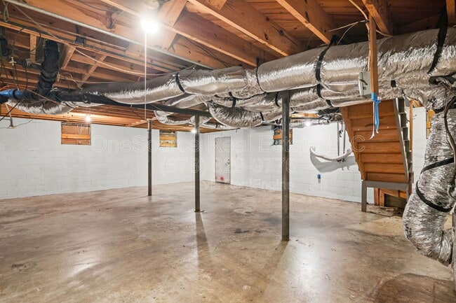 Building Photo - 1024 Hambrick Rd