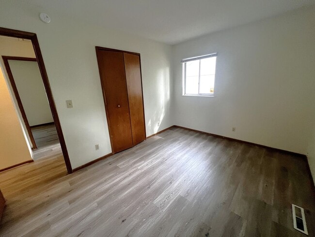 Building Photo - 3 Bedroom 1 Bath Home in Beautiful Iowa City!