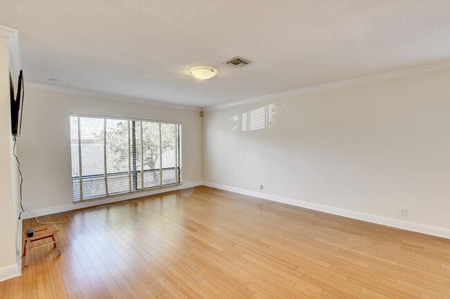 Building Photo - 17768 Maplewood Dr