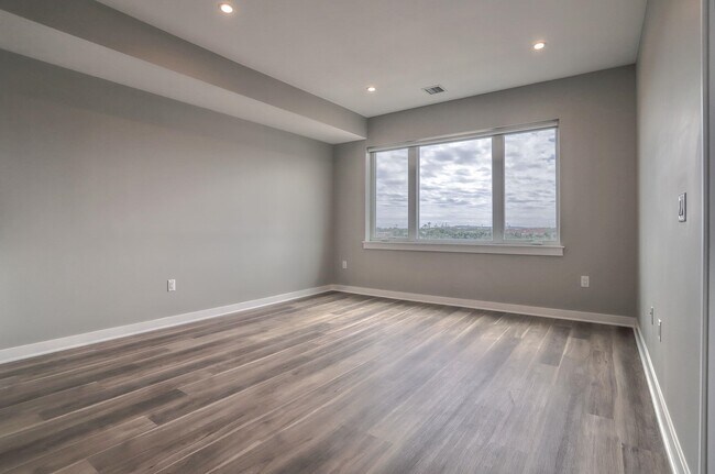 Building Photo - 475 Communipaw Ave