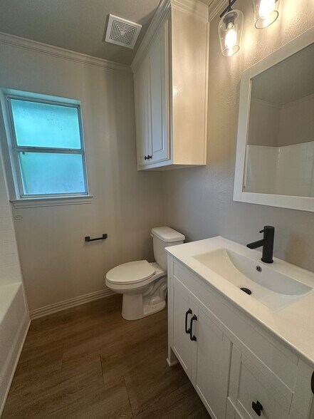 Building Photo - 103 North Point Dr