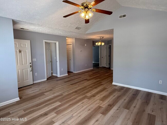 Building Photo - 1308 E Oak Island Dr