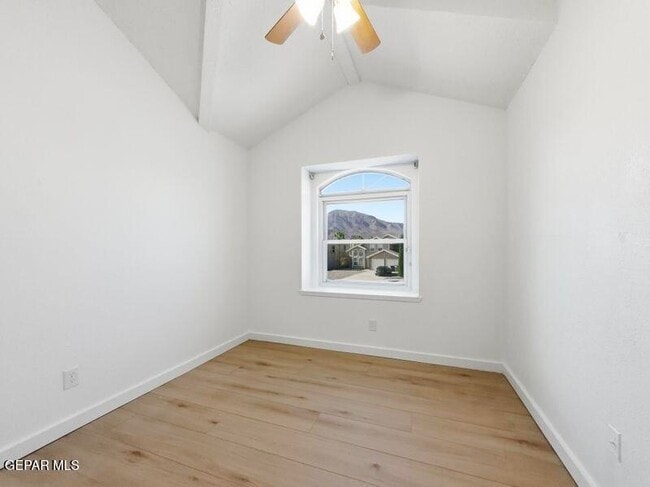 Building Photo - 10916 Loma De Luz Pl