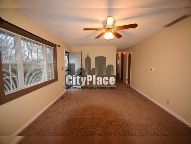 Building Photo - 604 E Pearl St