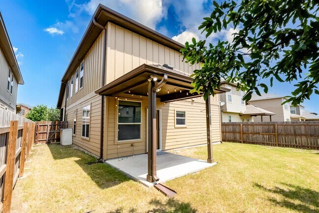 Building Photo - 16113 Hawthorne Heights Trail