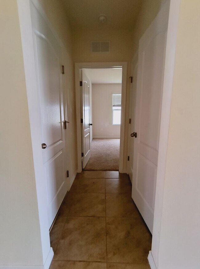 Building Photo - 1065 Cambridge Dr