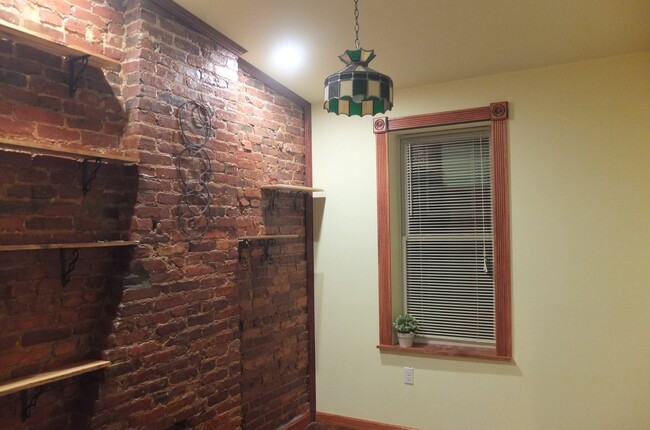 Building Photo - Beautiful Renovated Four bedroom Townhome