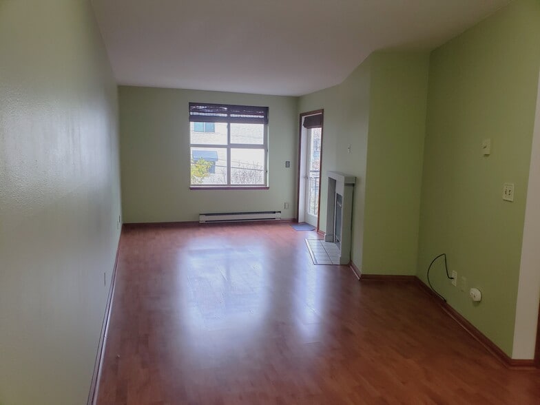 Living area - 769 Hayes Street
