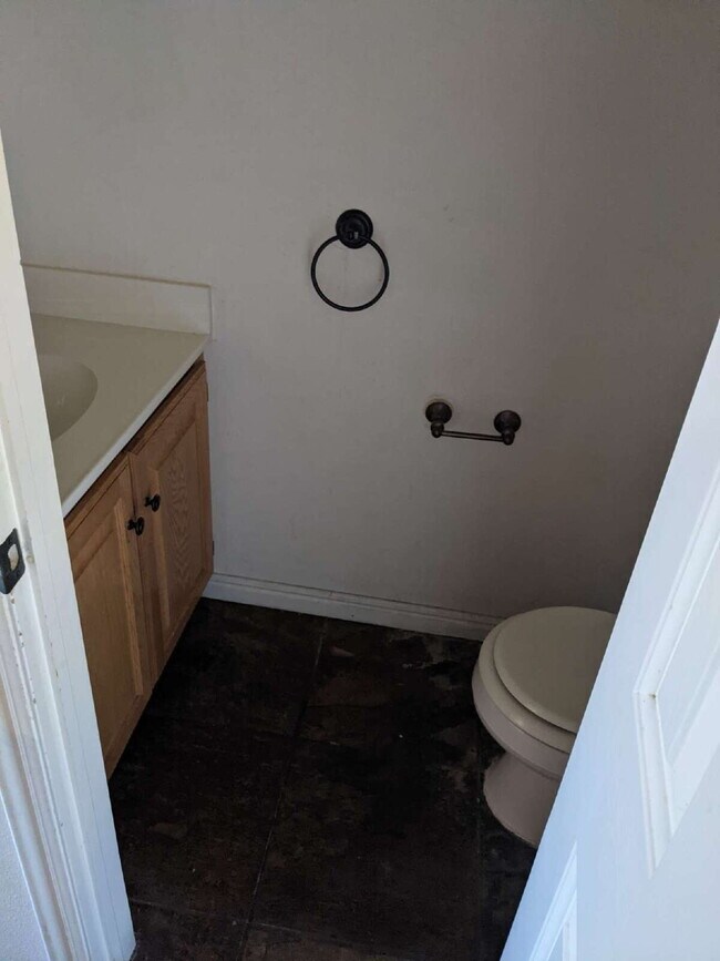Building Photo - 3-Bed Townhouse in Saint George with Spacious 1400 Sq Ft Layout "