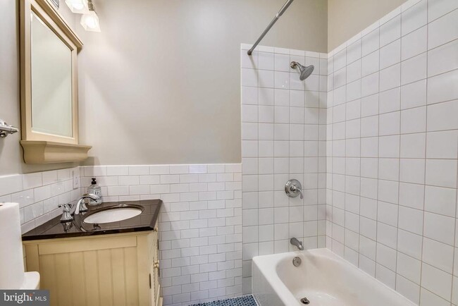 Building Photo - 214 E Monroe Ave