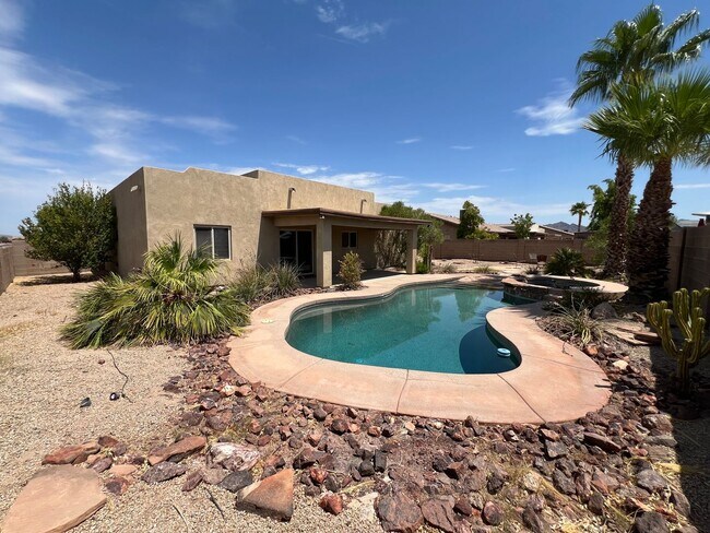 Building Photo - POOL HOME IN ESTRELLA!