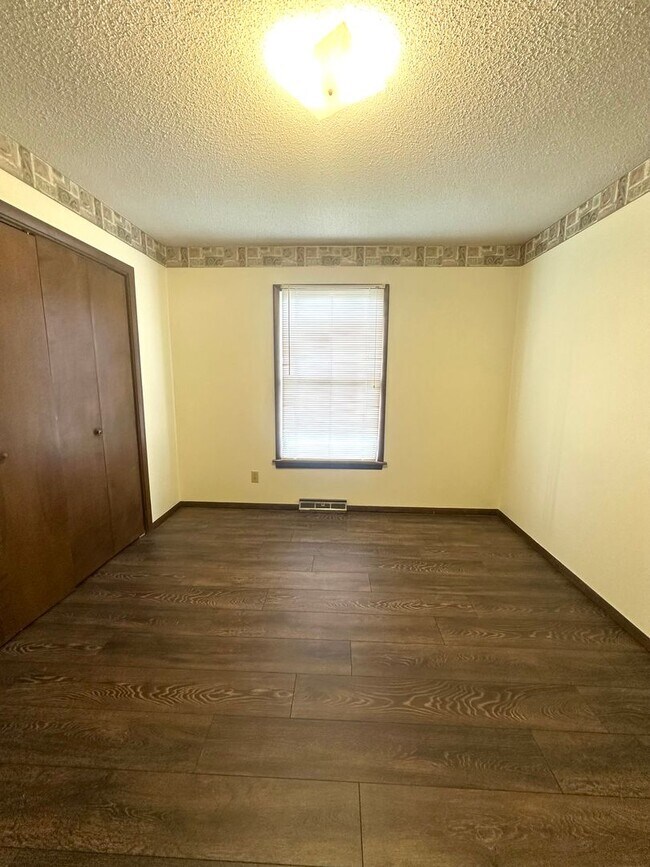 Building Photo - Welcome To Your Spacious Oasis!