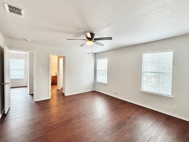 Building Photo - 2715 Moonrock