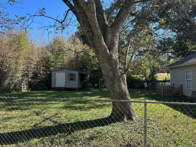 Building Photo - 1311 Circle Dr