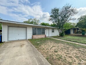 Building Photo - 319 Hialeah Ave
