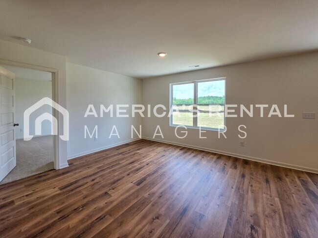 Building Photo - 556 Saddlewood Bnd