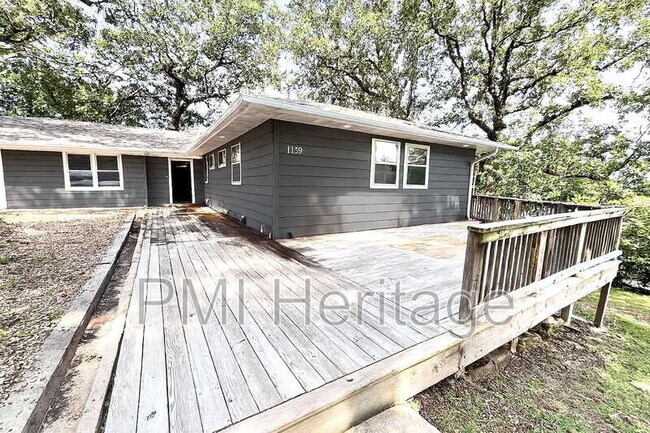 Primary Photo - 1139 N Sunset Dr
