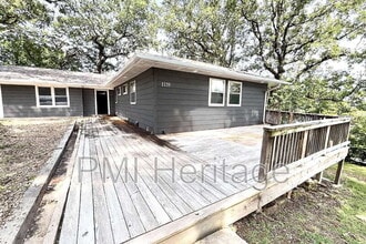 Building Photo - 1139 N Sunset Dr