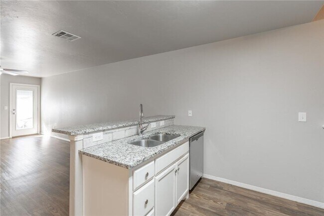 Building Photo - Townhouse Duplex in Edmond